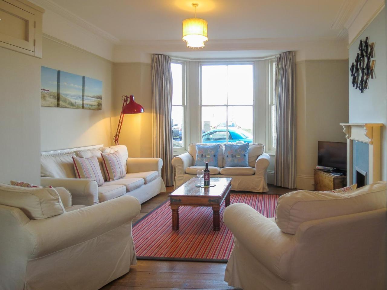 14 Market Cross Place - Beachfront Location With Lovely Sea Views - Aldeburgh Coastal Cottages Exterior photo