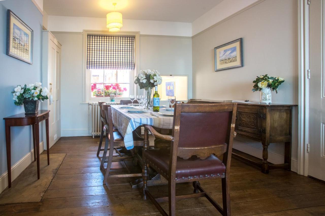 14 Market Cross Place - Beachfront Location With Lovely Sea Views - Aldeburgh Coastal Cottages Exterior photo